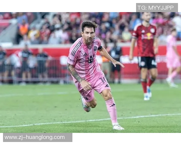 球场上的魔术师飞翔的梅西与无敌C罗的传奇对决 球场上的魔术师飞翔的梅西与无敌C罗的传奇对决