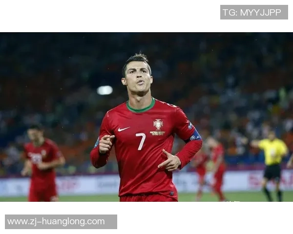 绿眼睛足球球星的传奇之路 从天赋到成就的辉煌历程 绿眼睛足球球星的传奇之路 从天赋到成就的辉煌历程